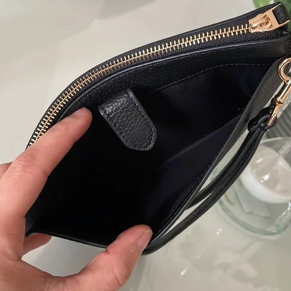 New, authentic Tory Burch chelsea wristlet - Picture 9 of 14